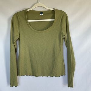 Old Navy long sleeve sweater Color Saguard Lettuce edge ruffled sleeves and hem.